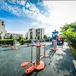 In A With 9 Pools Apartment *