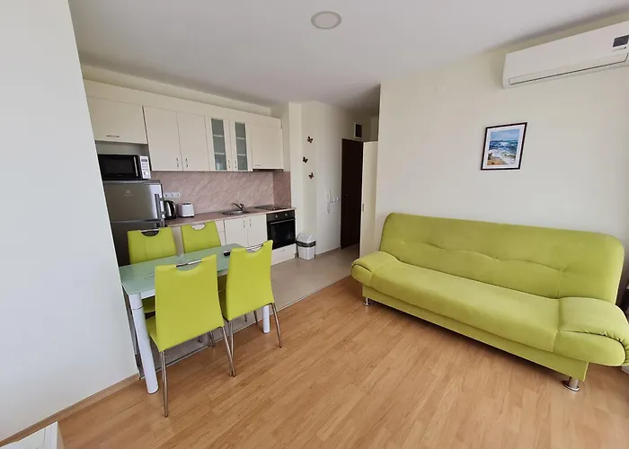 In A With 9 Pools Apartment *